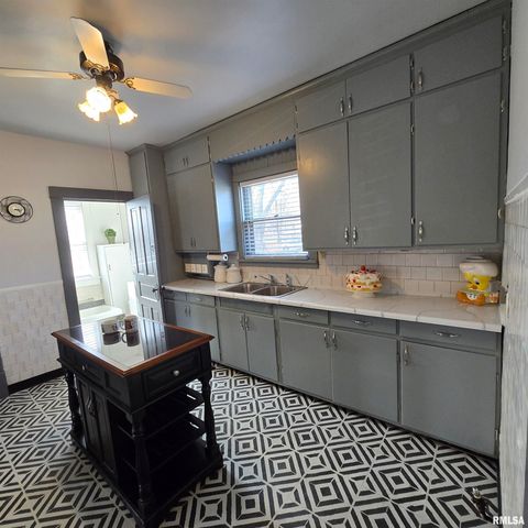 1910 W HOWETT Street, Peoria, IL 61605