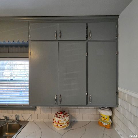 1910 W HOWETT Street, Peoria, IL 61605