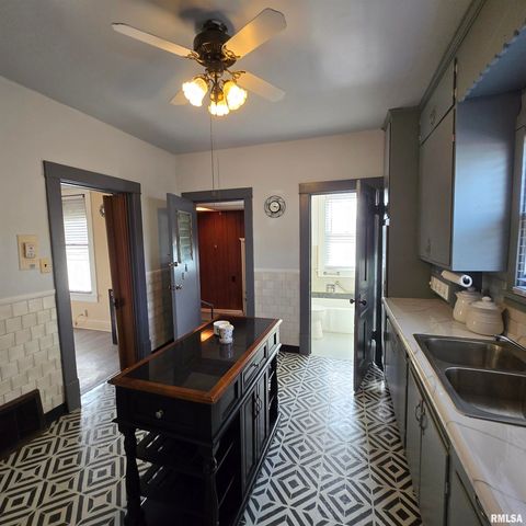 1910 W HOWETT Street, Peoria, IL 61605