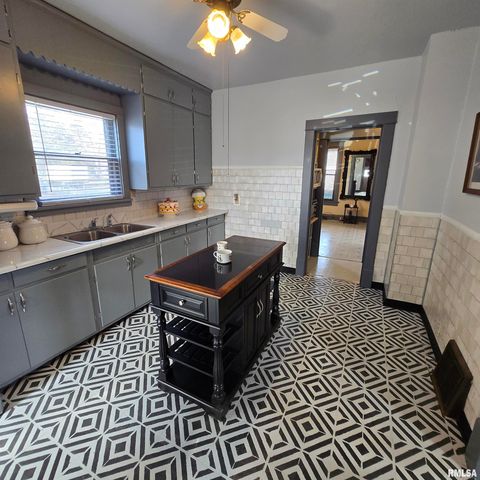 1910 W HOWETT Street, Peoria, IL 61605