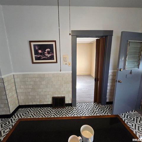 1910 W HOWETT Street, Peoria, IL 61605