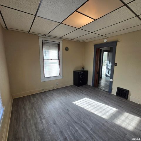 1910 W HOWETT Street, Peoria, IL 61605