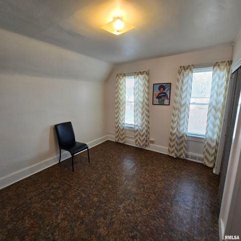 1910 W HOWETT Street, Peoria, IL 61605