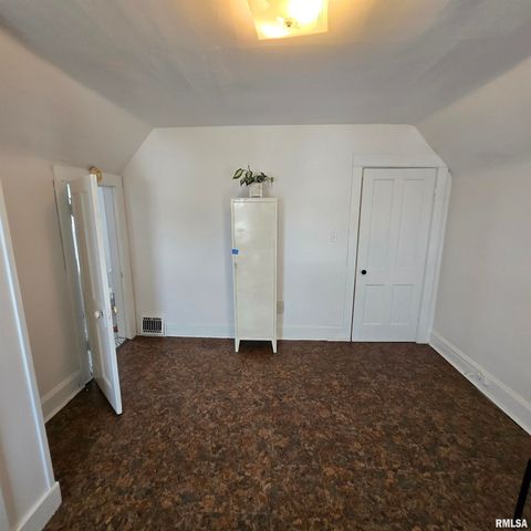 1910 W HOWETT Street, Peoria, IL 61605