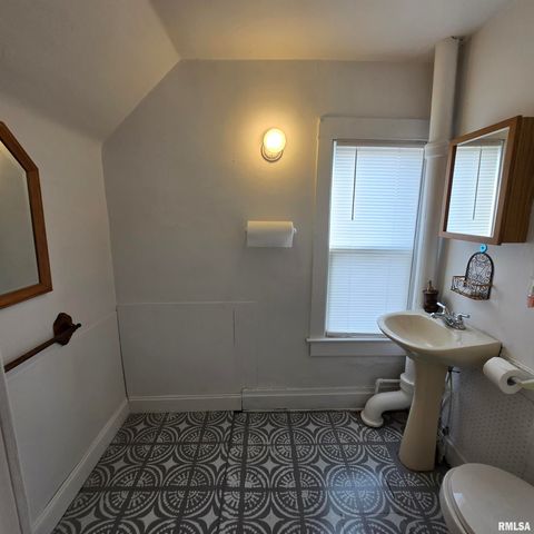 1910 W HOWETT Street, Peoria, IL 61605