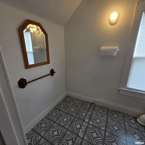 1910 W HOWETT Street, Peoria, IL 61605