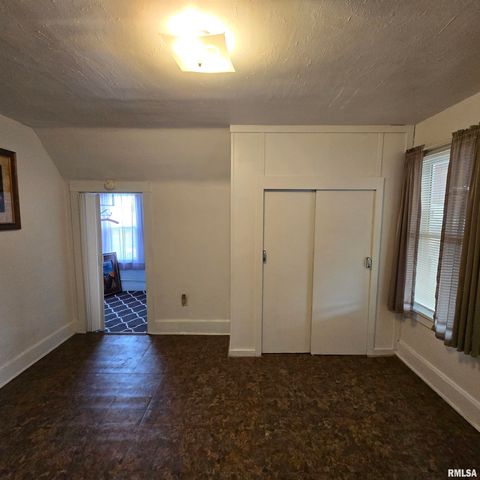 1910 W HOWETT Street, Peoria, IL 61605