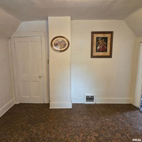 1910 W HOWETT Street, Peoria, IL 61605