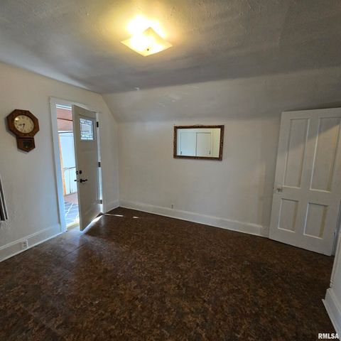 1910 W HOWETT Street, Peoria, IL 61605