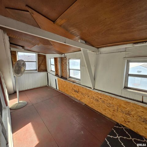 1910 W HOWETT Street, Peoria, IL 61605