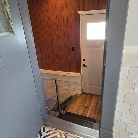 1910 W HOWETT Street, Peoria, IL 61605