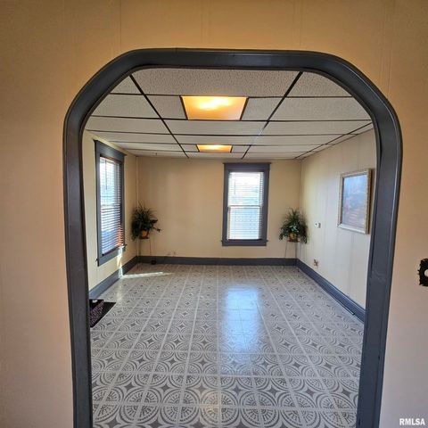 1910 W HOWETT Street, Peoria, IL 61605