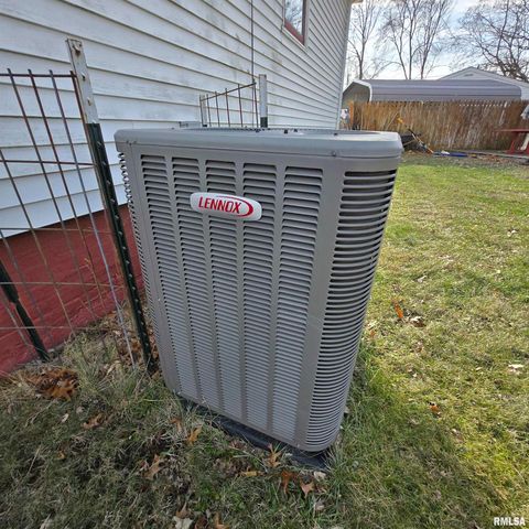 1910 W HOWETT Street, Peoria, IL 61605