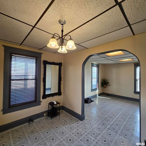 1910 W HOWETT Street, Peoria, IL 61605