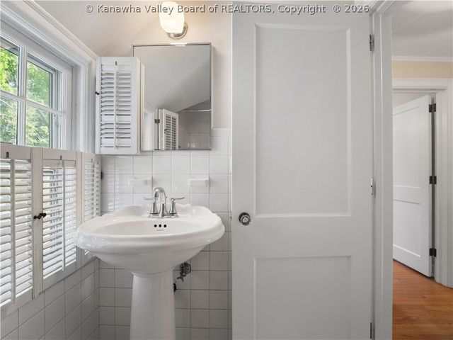 57 Abney Circle N, Charleston, WV 25314