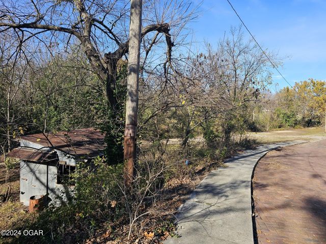 444 E 8th Street, Baxter Springs, KS 66713