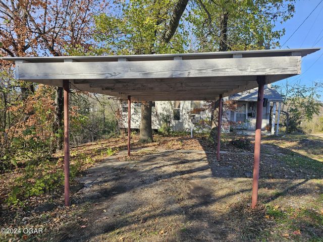 444 E 8th Street, Baxter Springs, KS 66713