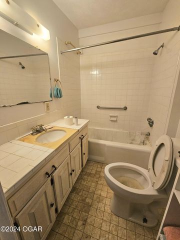 444 E 8th Street, Baxter Springs, KS 66713