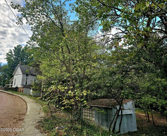 444 E 8th Street, Baxter Springs, KS 66713