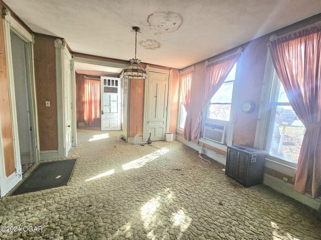 444 E 8th Street, Baxter Springs, KS 66713