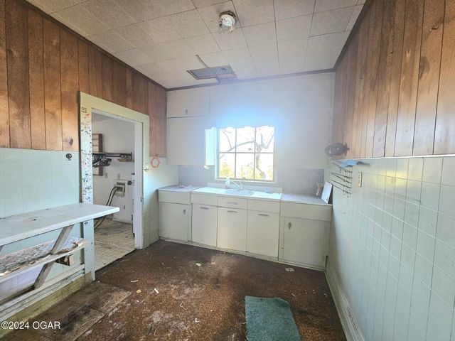 444 E 8th Street, Baxter Springs, KS 66713