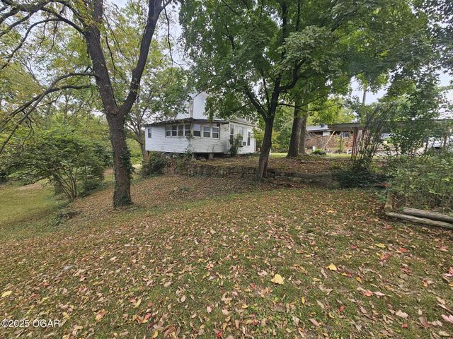 444 E 8th Street, Baxter Springs, KS 66713