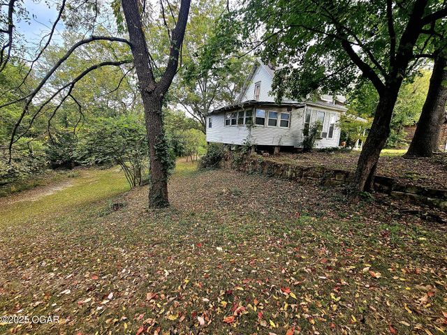 444 E 8th Street, Baxter Springs, KS 66713