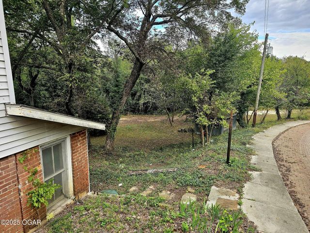 444 E 8th Street, Baxter Springs, KS 66713