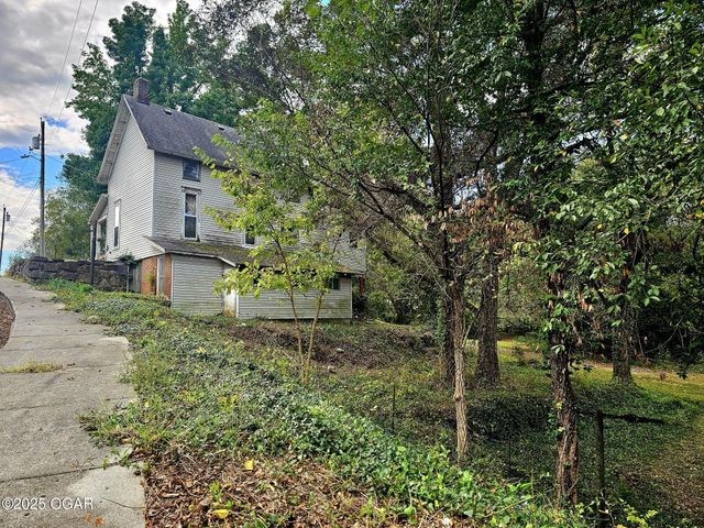 444 E 8th Street, Baxter Springs, KS 66713