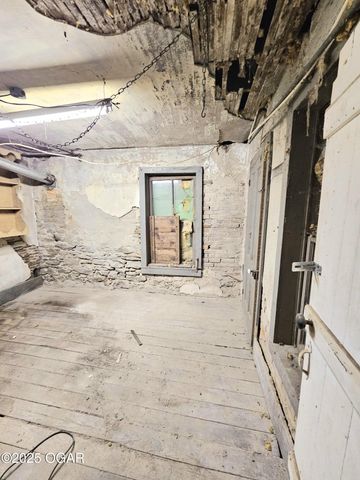 444 E 8th Street, Baxter Springs, KS 66713