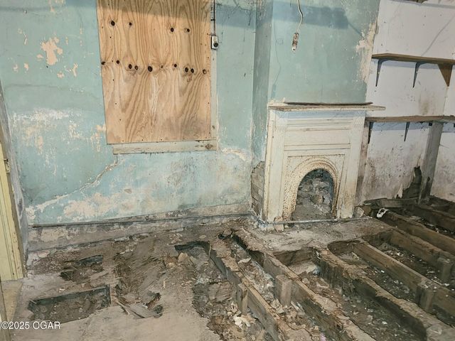 444 E 8th Street, Baxter Springs, KS 66713