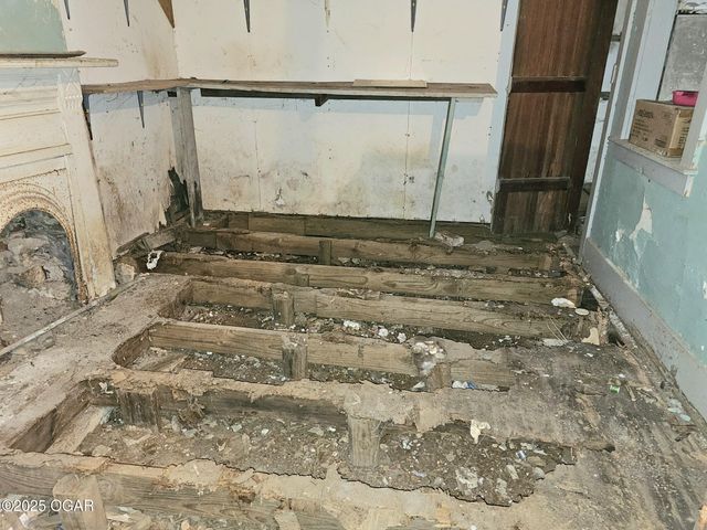 444 E 8th Street, Baxter Springs, KS 66713