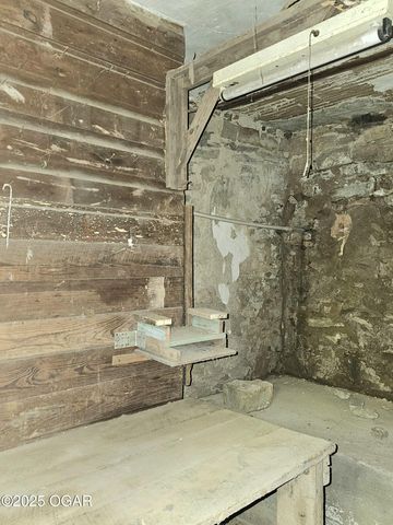 444 E 8th Street, Baxter Springs, KS 66713