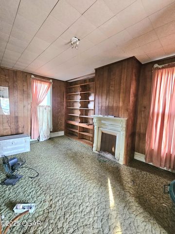 444 E 8th Street, Baxter Springs, KS 66713