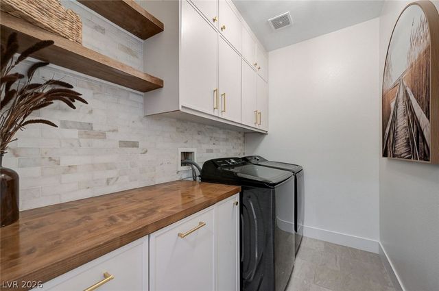 8225 Alden Pines Court, Las Vegas, NV 89131