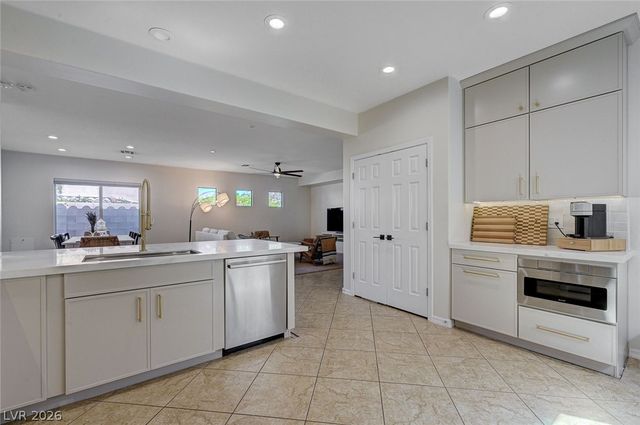 8225 Alden Pines Court, Las Vegas, NV 89131