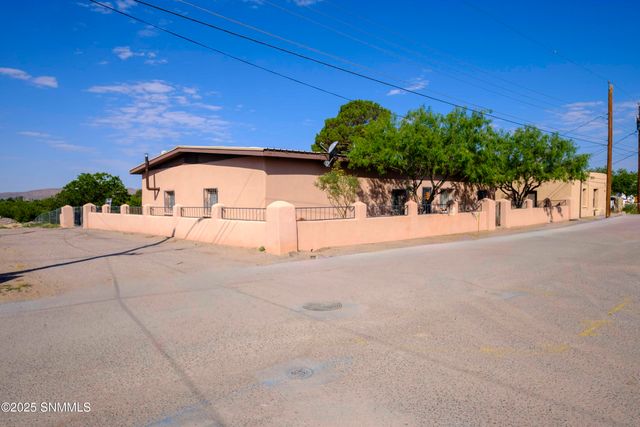 5351 Cristo Rey Street, Dona Ana, NM 88032