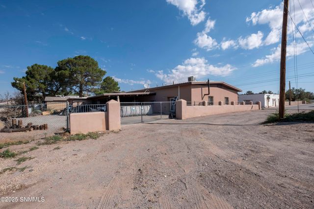 5351 Cristo Rey Street, Dona Ana, NM 88032