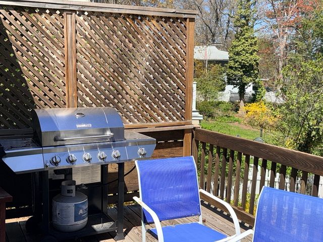 28 Robinhood Rd, Natick, MA 01760