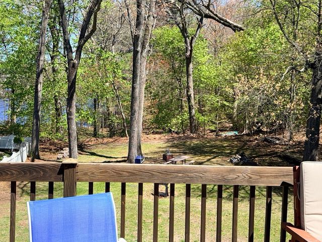 28 Robinhood Rd, Natick, MA 01760