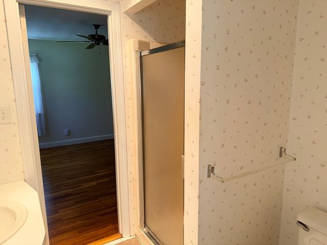 28 Robinhood Rd, Natick, MA 01760