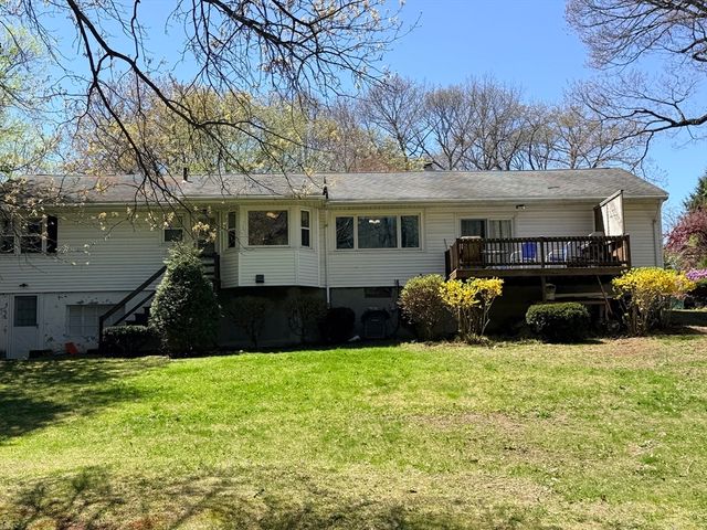 28 Robinhood Rd, Natick, MA 01760