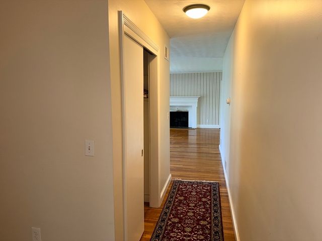 28 Robinhood Rd, Natick, MA 01760