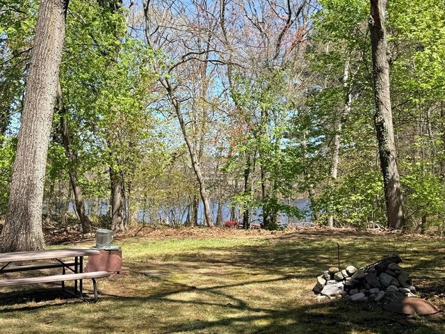 28 Robinhood Rd, Natick, MA 01760