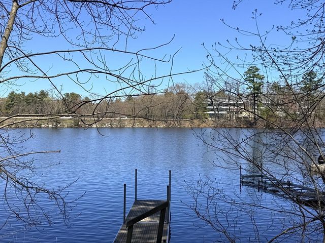 28 Robinhood Rd, Natick, MA 01760