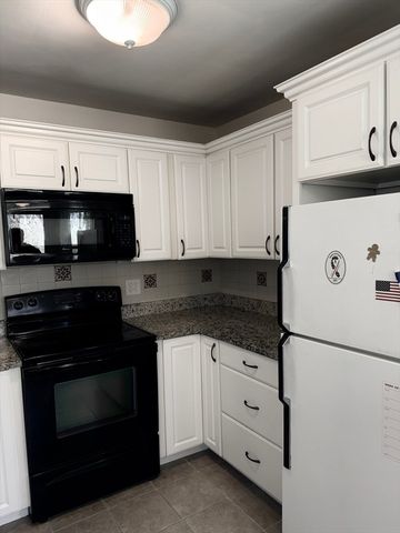 28 Robinhood Rd, Natick, MA 01760