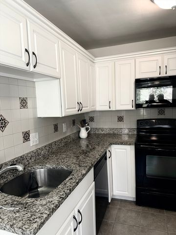 28 Robinhood Rd, Natick, MA 01760
