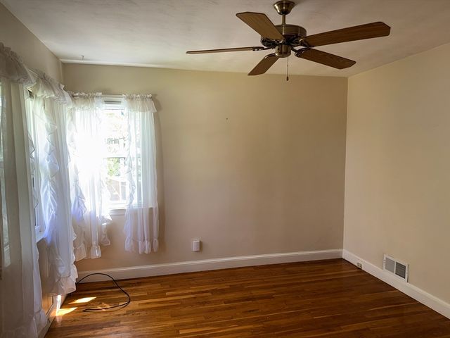 28 Robinhood Rd, Natick, MA 01760