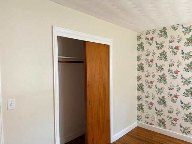 28 Robinhood Rd, Natick, MA 01760