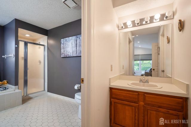 112 Lloyd Court, East Brunswick, NJ 08816